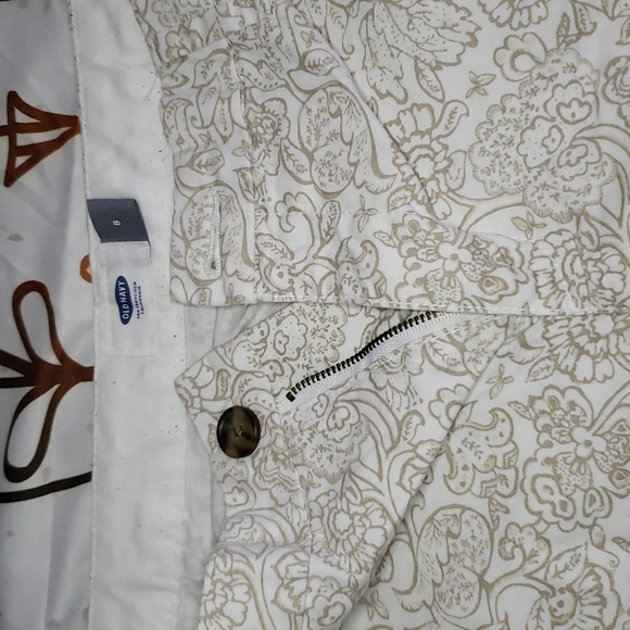 Old Navy Shorts - Picture 2 of 4